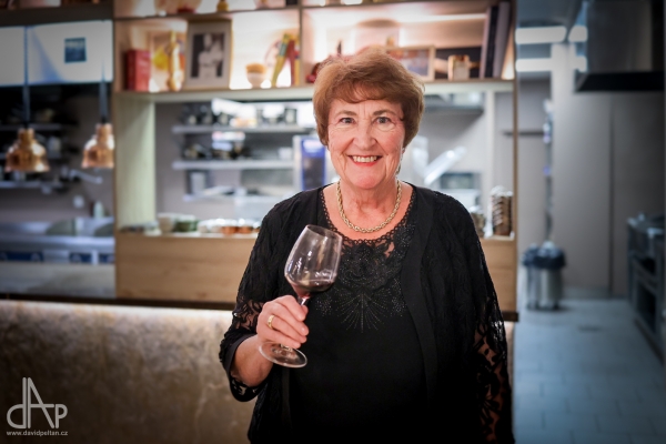 Grand Chef Menu Michelinské legendy: pět chodů, devět vín a Elsie Pells v MACE restaurant Tábor